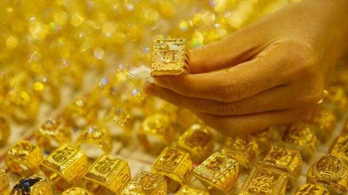 Giá vàng hôm nay 10/12/2024: Thế giới tăng dựng đứng, vàng nhẫn bật theo Giá vàng hôm nay 10/12/2024: Thế giới tăng dựng đứng, vàng nhẫn bật theo
