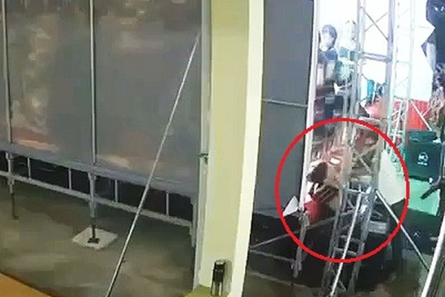 Vụ nam sinh bị điện giật tử vong khi diễn văn nghệ: Đã phát hiện điện bị rò rỉ từ trước ảnh 2
