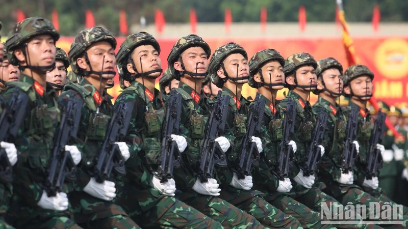 Tham gia tổng hợp luyện diễu binh có 36 khối.