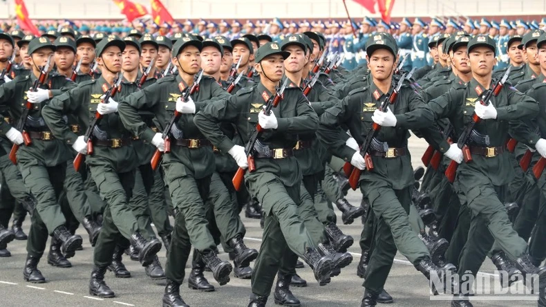 Tổng hợp luyện diễu binh kỷ niệm 50 năm Ngày Giải phóng miền nam, thống nhất đất nước ảnh 1