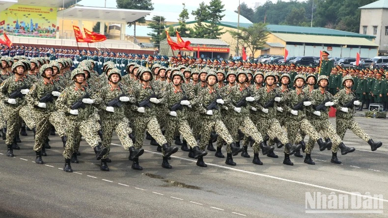 Tổng hợp luyện diễu binh kỷ niệm 50 năm Ngày Giải phóng miền nam, thống nhất đất nước ảnh 2