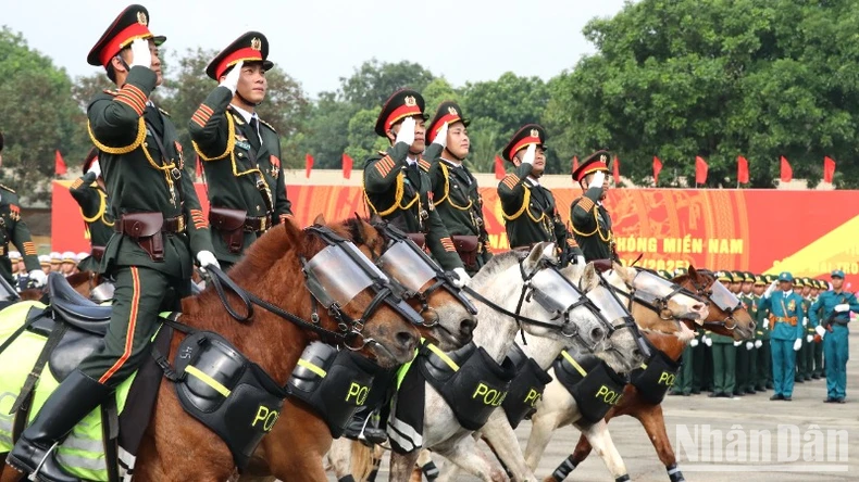 Tổng hợp luyện diễu binh kỷ niệm 50 năm Ngày Giải phóng miền nam, thống nhất đất nước ảnh 4