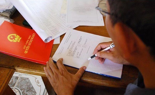 Những hành vi cấm cán bộ, công chức thực hiện trong lĩnh vực đất đai