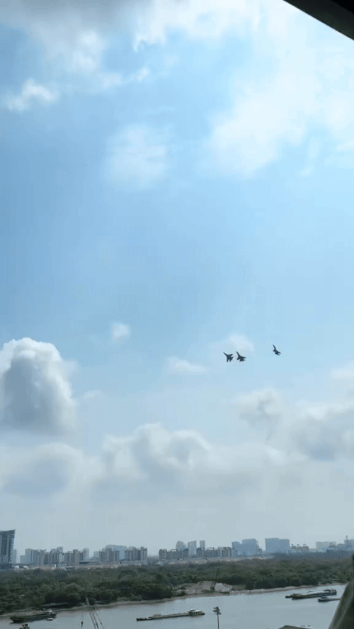 Chân dung Đại tá Nguyễn Thế Dũng - phi công dẫn đầu đội hình “hổ mang chúa” bay trên Dinh Độc Lập trong lễ diễu binh 30/4 sắp tới- Ảnh 8.