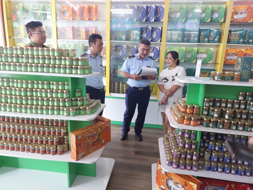 Sản phẩm là yến chưng chế biến có dấu hiệu không đảm bảo chất lượng (Ảnh: Quản lý thị trường Phú Thọ).