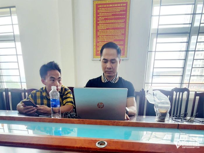 a766ae6b2b25c27b9b34 Nạn nhân làm việc với cơ quan công an vào sáng 16/6. Ảnh: Tiến Dũng