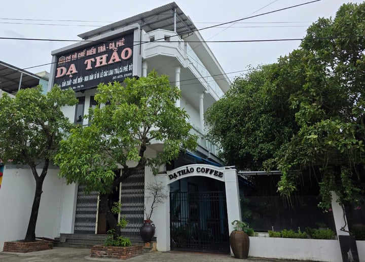 Quán cà phê Dạ Thảo "cửa đóng then cài"