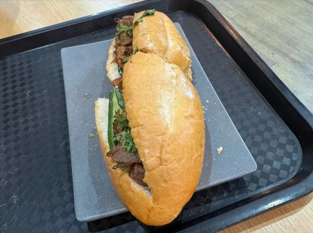 203336854389633024-2025-7-11-banh-mi-1-1752203457816-1752203458060176177619