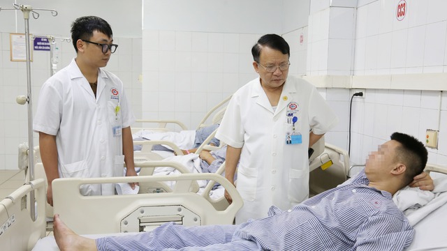 Người con trai cứu mẹ khỏi tàu lật trên vịnh Hạ Long đầy xúc động - Ảnh 5.