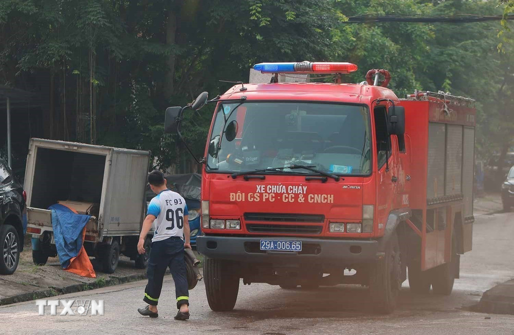 chay-nha-kho-4 Hà Nội: Đám cháy nhà kho ở Trương Định cơ bản được dập tắt