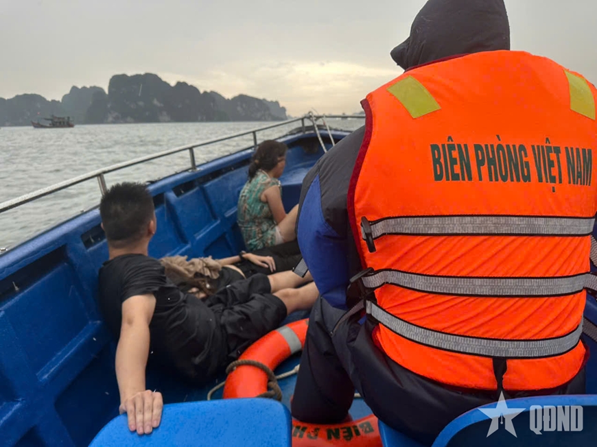 Bộ đội Biên phòng tỉnh Quảng Ninh khẩn trương cứu tàu khách bị lật trên Vịnh Hạ Long